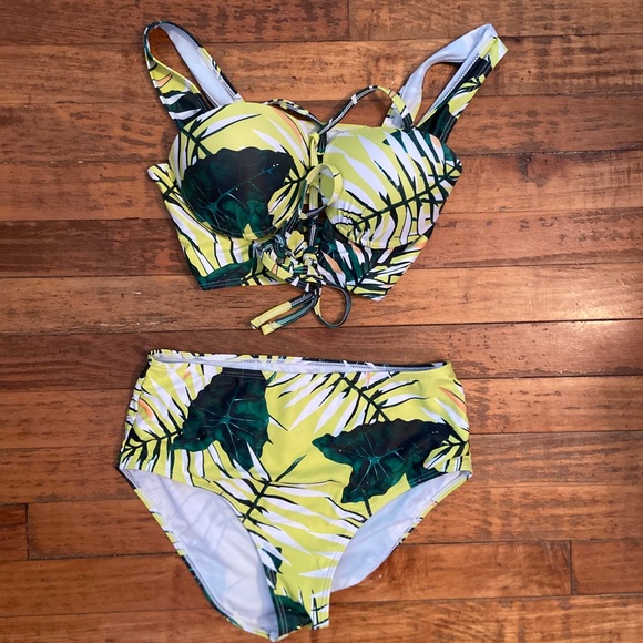 Palm Leaf Bikini - Picture 2 of 3